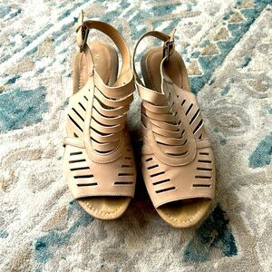 Nine West tan suede strappy wedge sandal. Size 7.5